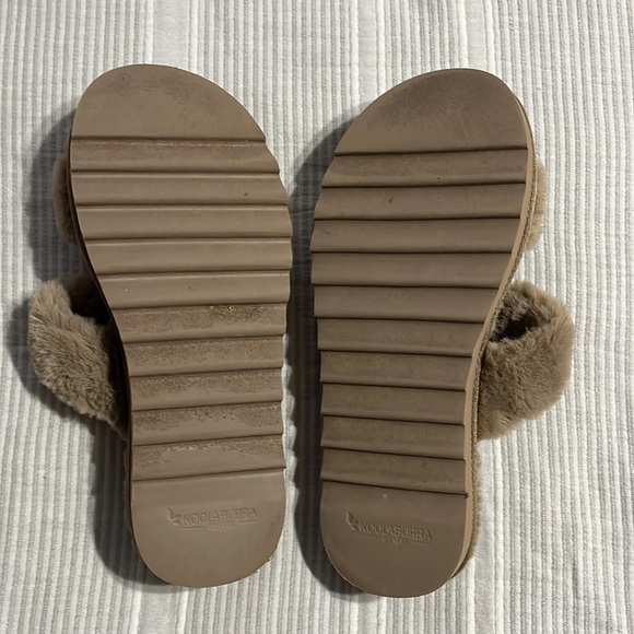 UGG slippers - Picture 2 of 3